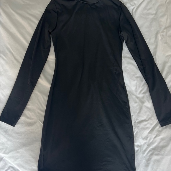 Dresses - Picture 3 of 6